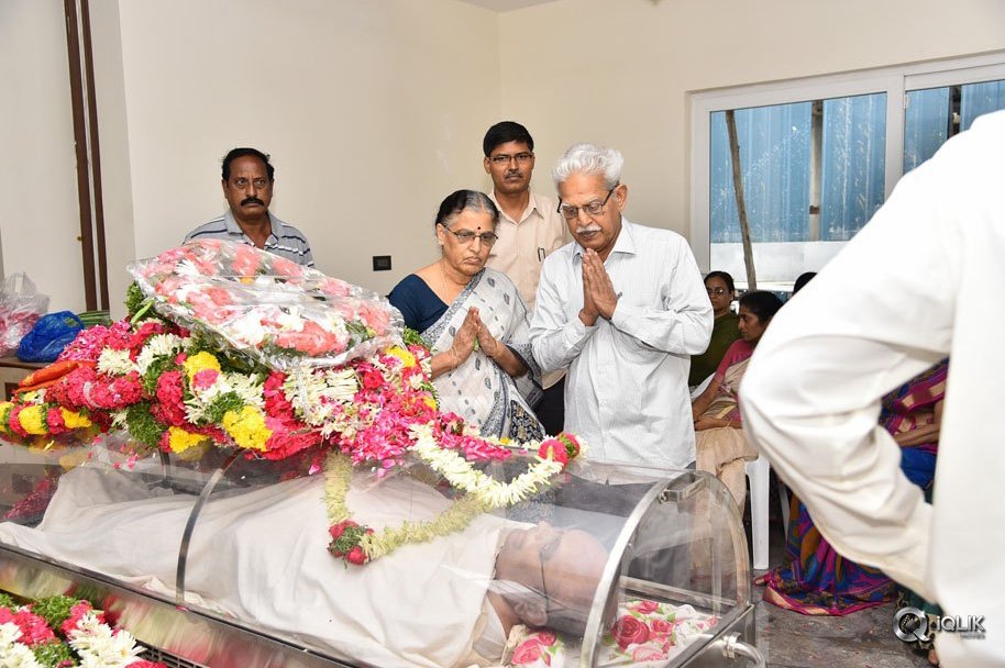 Celebs-Pay-Condolences-to-C-Narayana-Reddy
